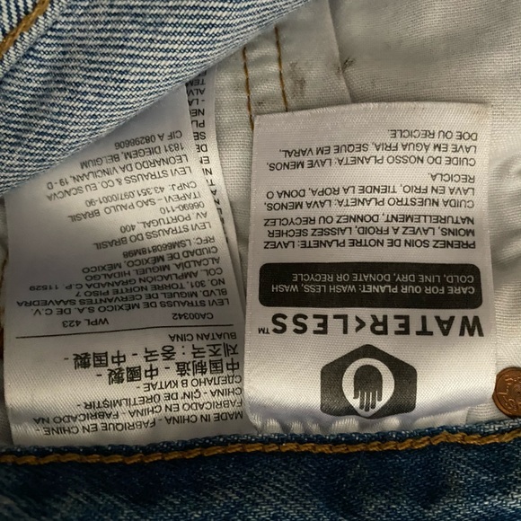 Women’s Levi jeans - Picture 4 of 6